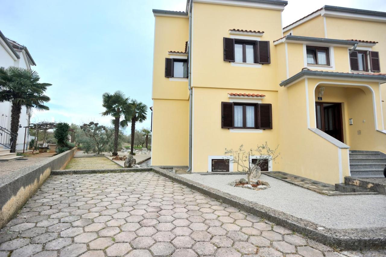 Apartment Vinja Porec - Privat Garden - Whirlpool Eksteriør billede