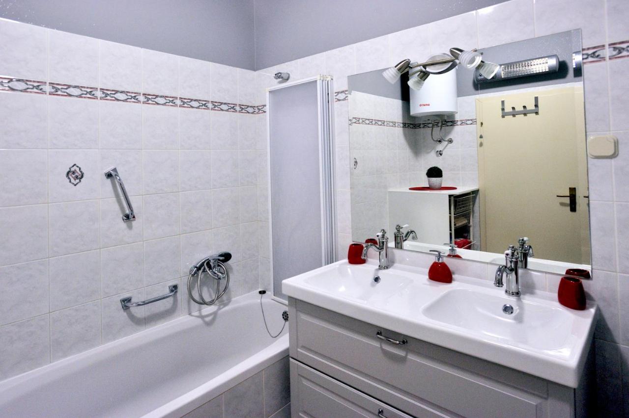 Apartment Vinja Porec - Privat Garden - Whirlpool Eksteriør billede