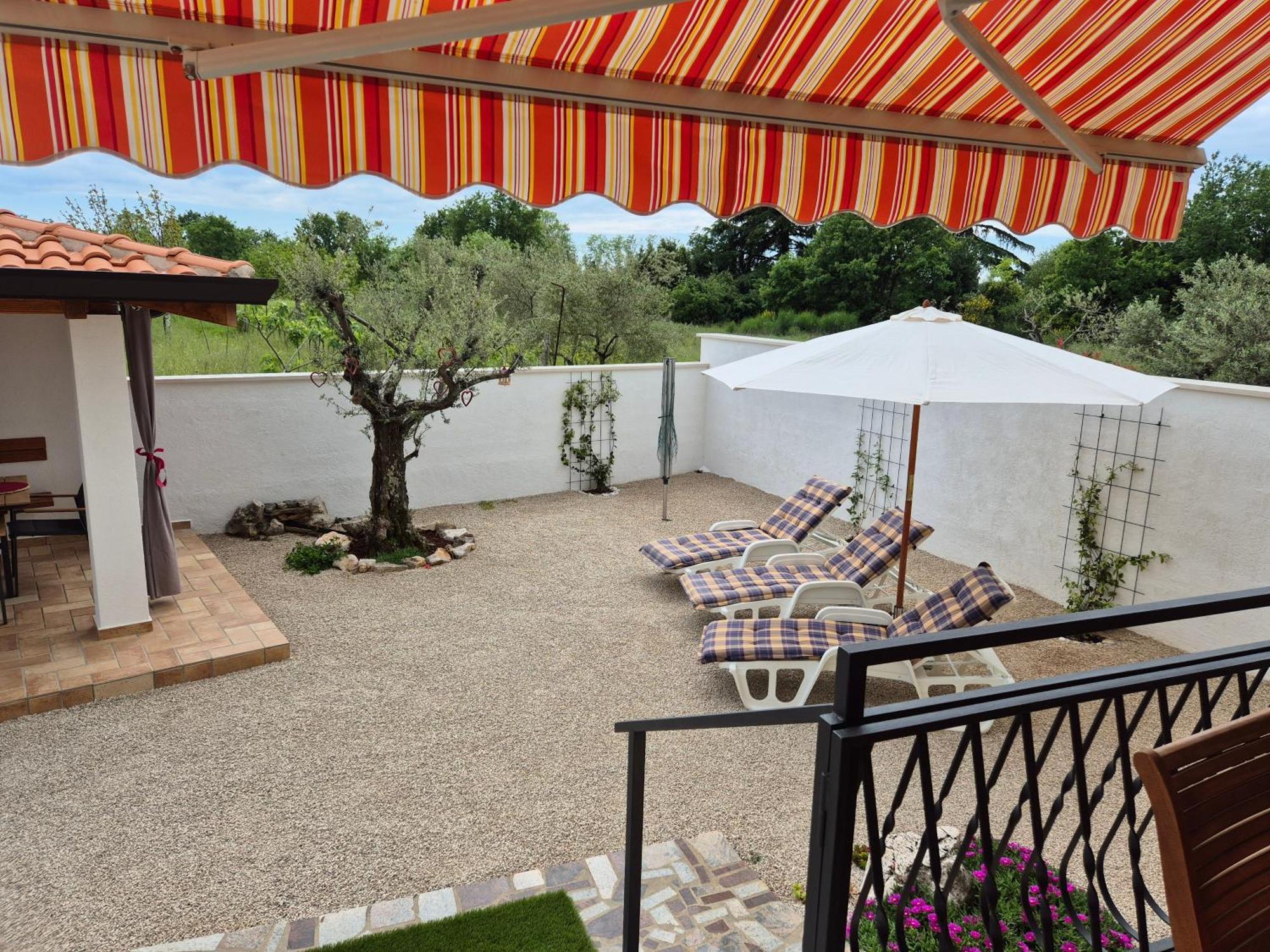 Apartment Vinja Porec - Privat Garden - Whirlpool Eksteriør billede