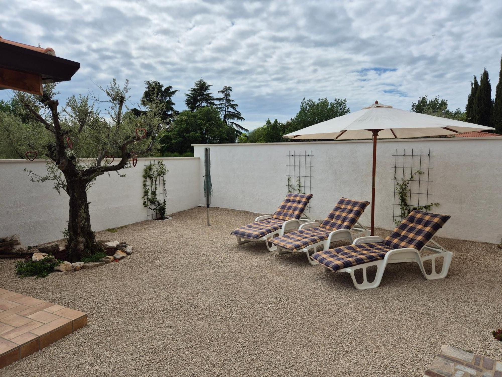 Apartment Vinja Porec - Privat Garden - Whirlpool Eksteriør billede