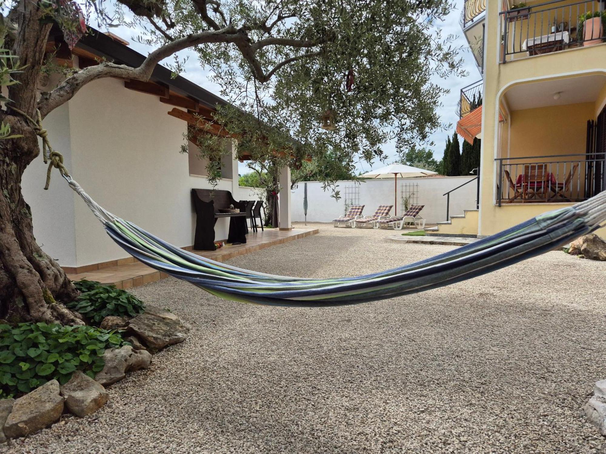 Apartment Vinja Porec - Privat Garden - Whirlpool Eksteriør billede