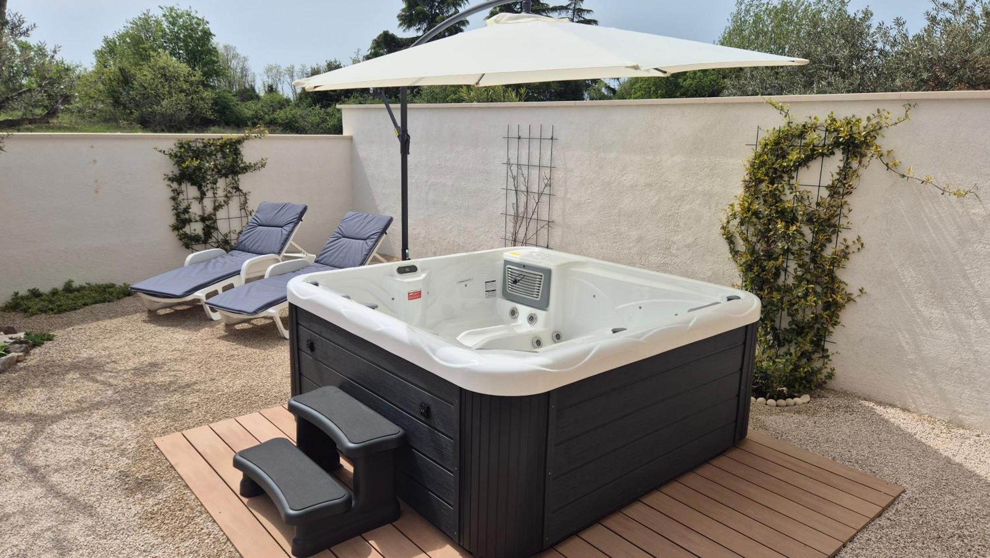 Apartment Vinja Porec - Privat Garden - Whirlpool Eksteriør billede